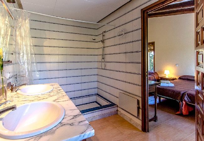 Villa en Sant Pere de Vilamajor - Naturaleza y Tranquilidad para 24, playa a 30km! Villa en Sant Pere de Vilamajor - Naturaleza y Tranquilidad para 24, playa a 30km!