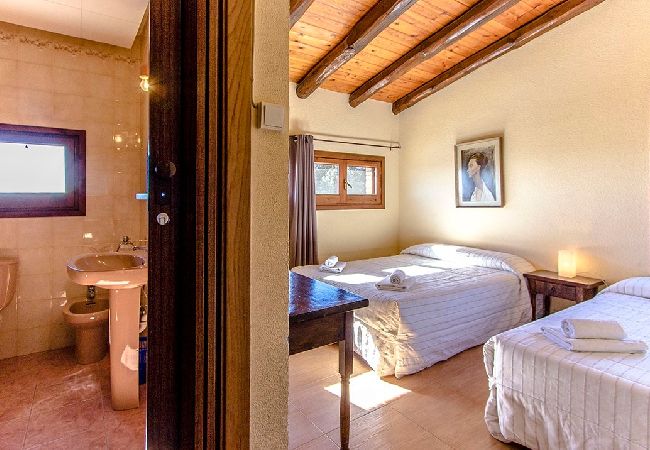 Villa en Sant Pere de Vilamajor - Naturaleza y Tranquilidad para 24, playa a 30km! Villa en Sant Pere de Vilamajor - Naturaleza y Tranquilidad para 24, playa a 30km!