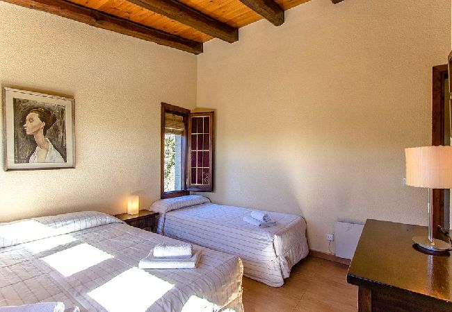 Villa en Sant Pere de Vilamajor - Naturaleza y Tranquilidad para 24, playa a 30km! Villa en Sant Pere de Vilamajor - Naturaleza y Tranquilidad para 24, playa a 30km!