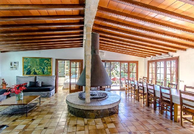 Villa en Sant Pere de Vilamajor - Naturaleza y Tranquilidad para 24, playa a 30km! Villa en Sant Pere de Vilamajor - Naturaleza y Tranquilidad para 24, playa a 30km!