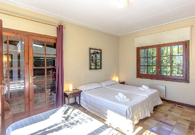 Villa en Sant Pere de Vilamajor - Naturaleza y Tranquilidad para 24, playa a 30km! Villa en Sant Pere de Vilamajor - Naturaleza y Tranquilidad para 24, playa a 30km!