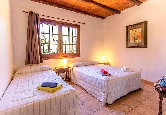 Villa en Sant Pere de Vilamajor - Naturaleza y Tranquilidad para 24, playa a 30km! Villa en Sant Pere de Vilamajor - Naturaleza y Tranquilidad para 24, playa a 30km!