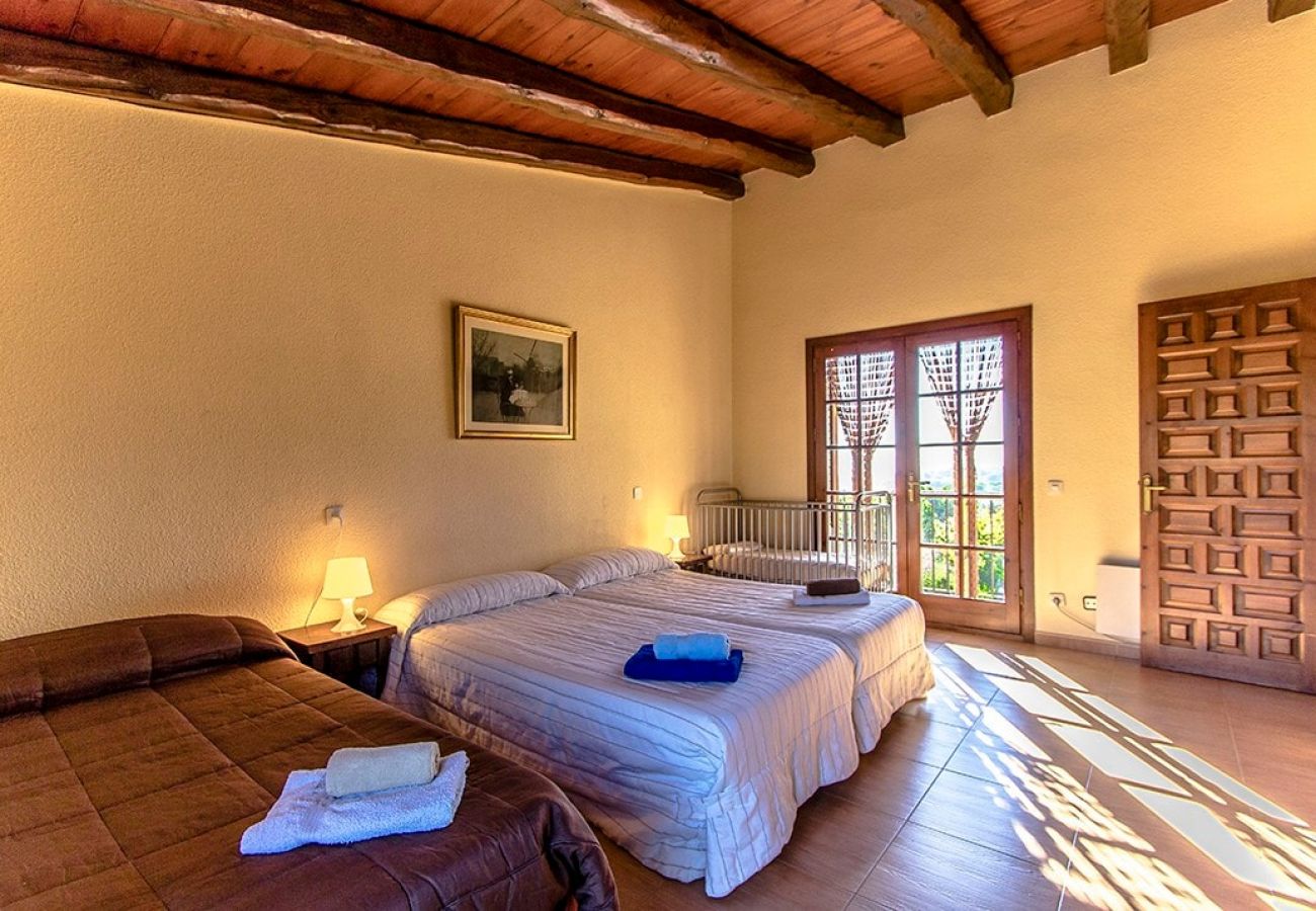 Villa en Sant Pere de Vilamajor - Naturaleza y Tranquilidad para 24 pax - ¡30km a la playa!