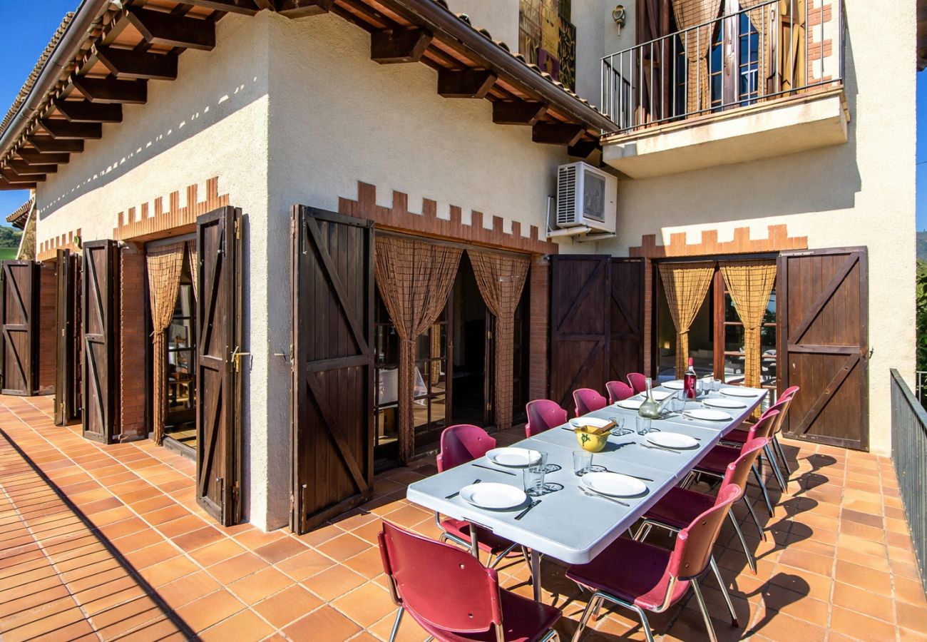 Villa en Sant Pere de Vilamajor - Naturaleza y Tranquilidad para 24, playa a 30km!