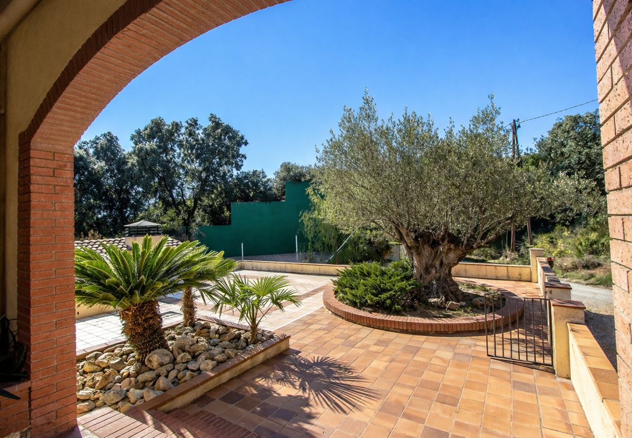 Villa en Sant Pere de Vilamajor - Naturaleza y Tranquilidad para 24, playa a 30km!