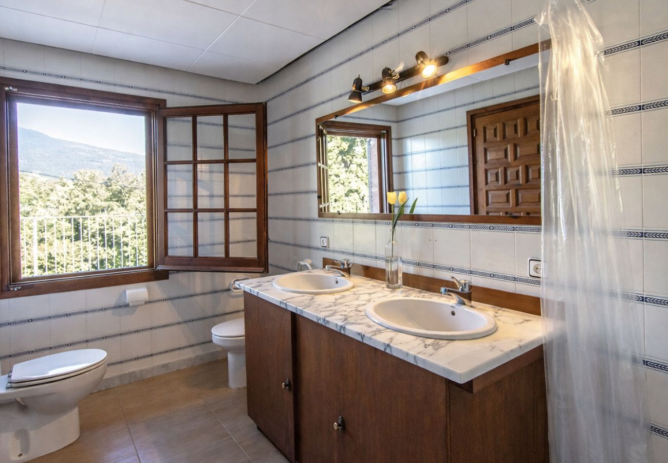 Villa en Sant Pere de Vilamajor - Naturaleza y Tranquilidad para 24, playa a 30km!