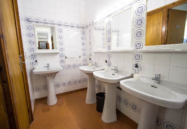 Villa en Gerona/Girona - Villa Costa Brava para 24, piscina y cerca de Blanes! Villa en Gerona/Girona - Villa Costa Brava para 24, piscina y cerca de Blanes!
