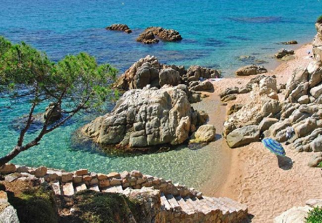 Villa en Gerona/Girona - Villa Costa Brava para 24, piscina y cerca de Blanes! Villa en Gerona/Girona - Villa Costa Brava para 24, piscina y cerca de Blanes!