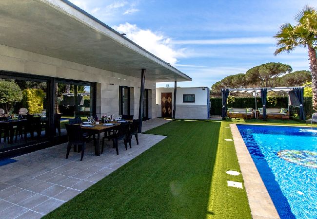 Villa en Sils - ¡Retiro tranquilo en la Costa Brava!