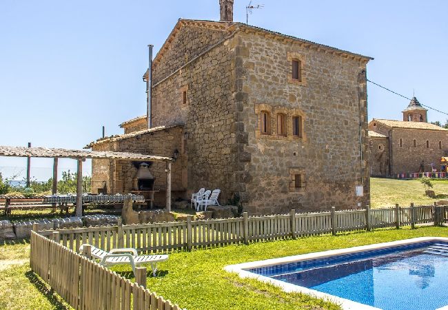 Villa en Llobera - ¡Chalet rústico para 15, con piscina privada!