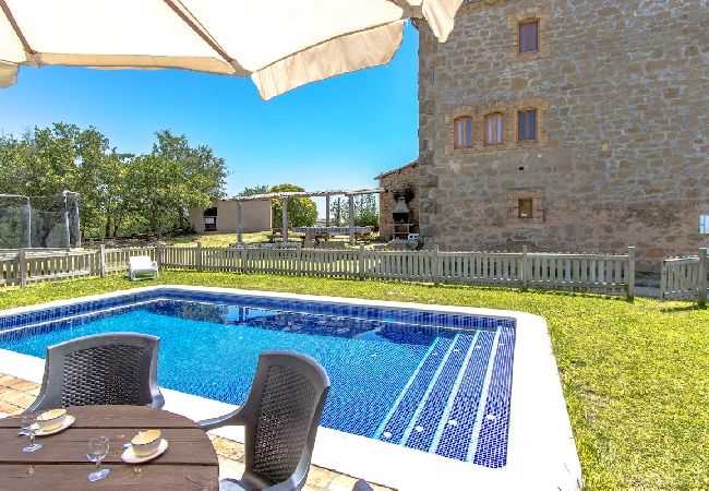 Villa en Llobera - ¡Chalet rústico para 15, con piscina privada!