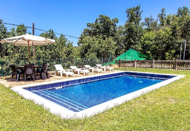 Villa en Llobera - ¡Chalet rústico para 15, con piscina privada!