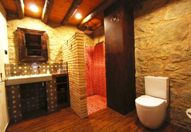 Villa en Llobera - ¡Chalet rústico para 15, con piscina privada!