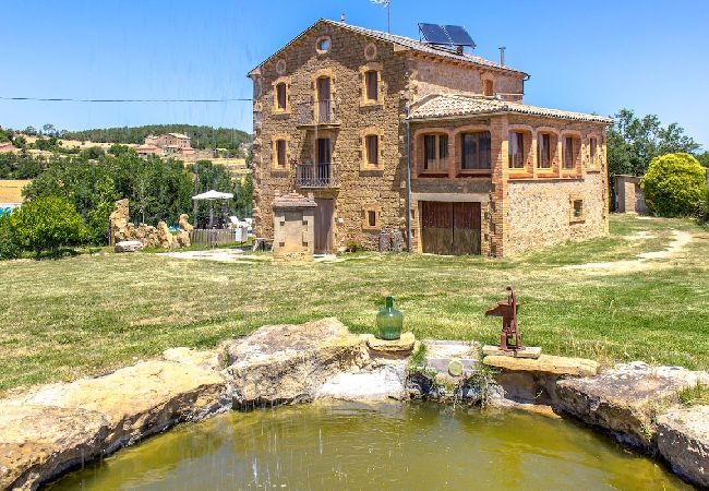 Villa en Llobera - ¡Chalet rústico para 15, con piscina privada!