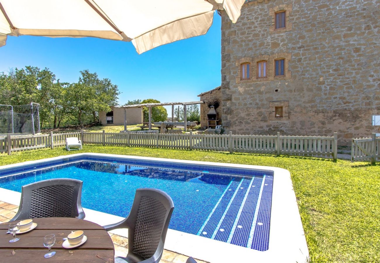 Villa en Llobera -  ¡Chalet rústico con piscina privada!