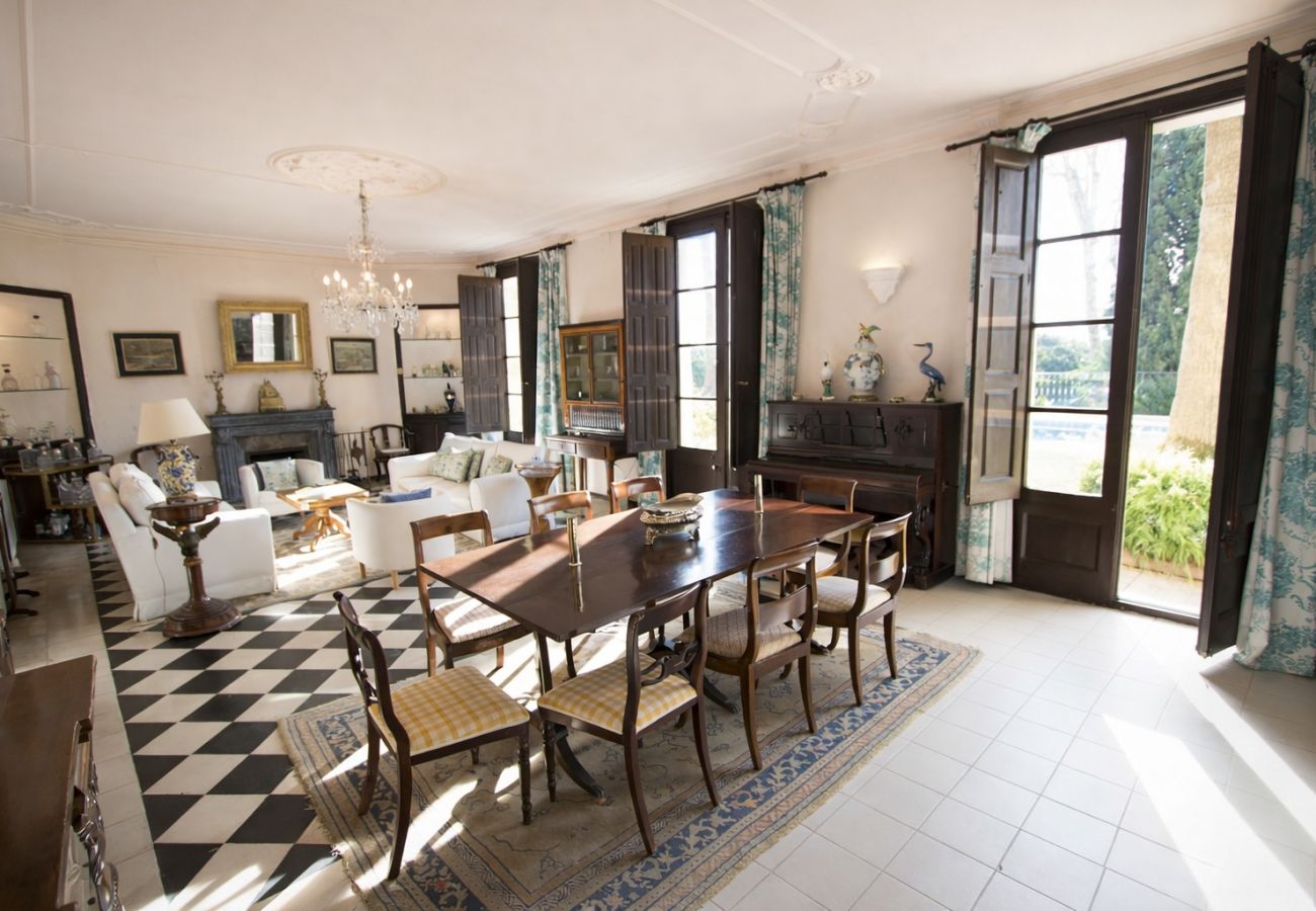 Villa en Banyeres del Penedès - ¡Impresionante e idílica mansión para 39 pax max!