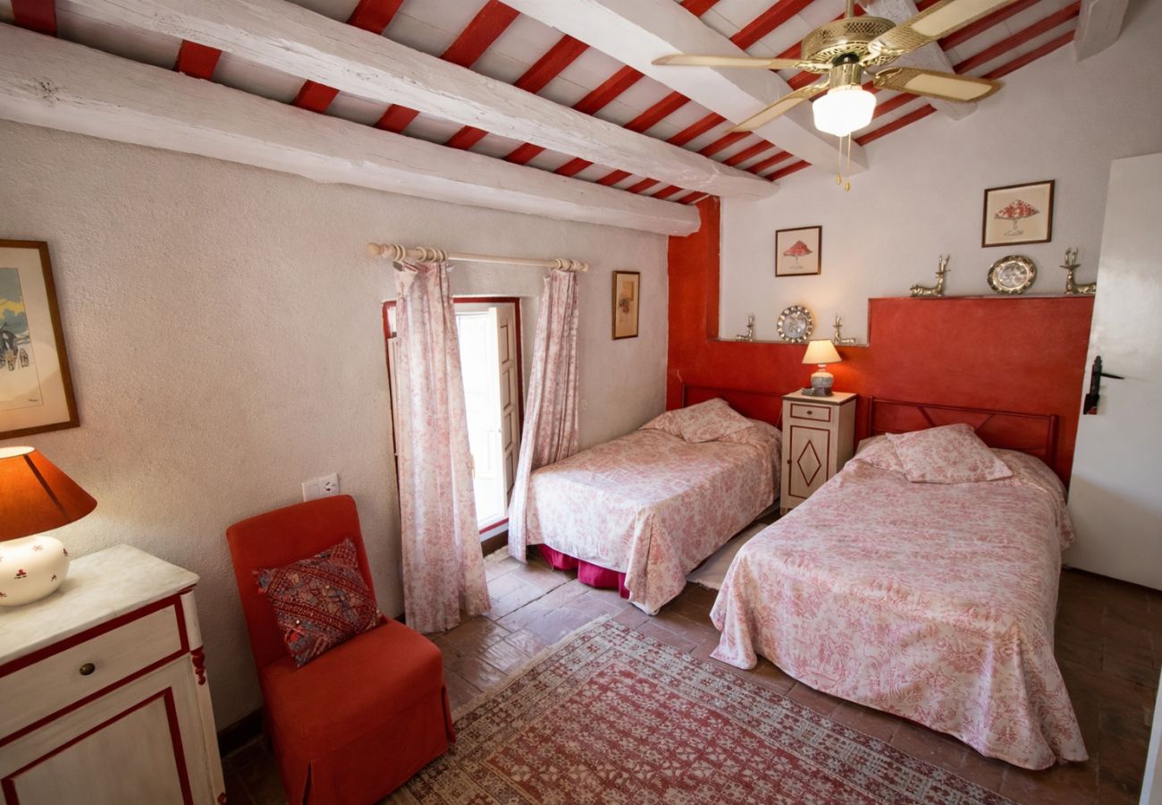 Villa en Banyeres del Penedès - ¡Impresionante e idílica mansión para 39 pax max!