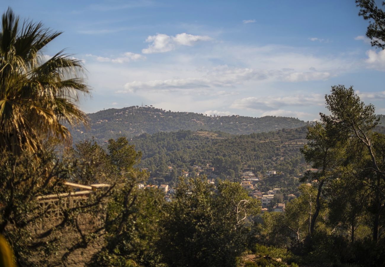 Villa en Torrelles de Llobregat - Villa con piscina infinita y vistas, BCN a 20min