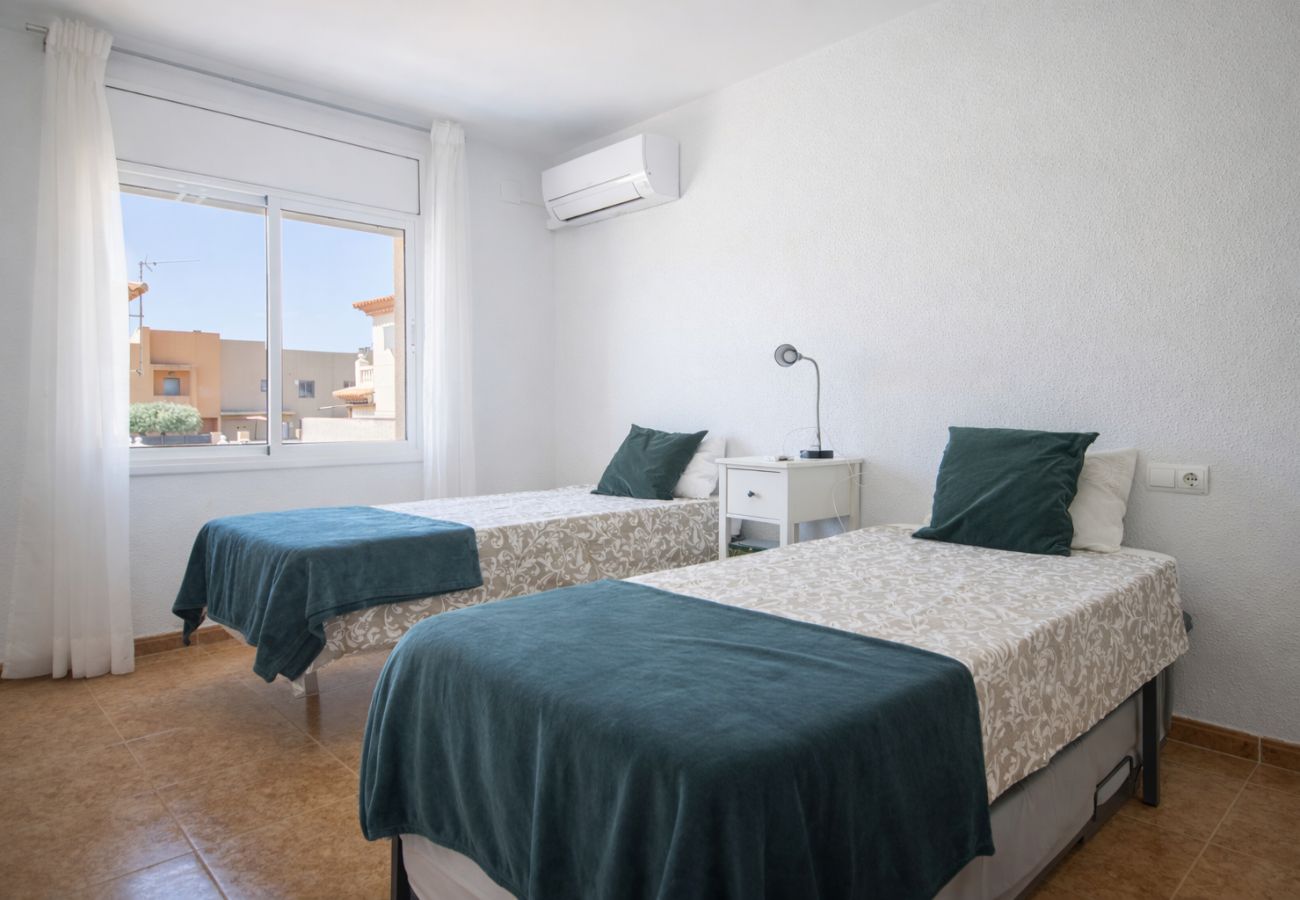 Villa en Miami Playa - Camina al pueblo y 200m a playa aislada!