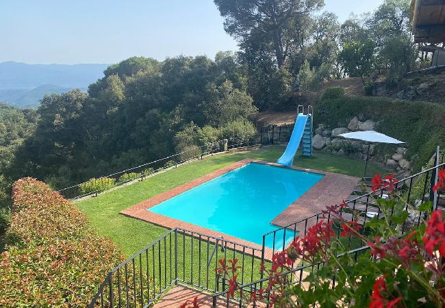 Villa en Sant Feliu de Buixalleu - Impresionante refugio de montaña en Costa Brava