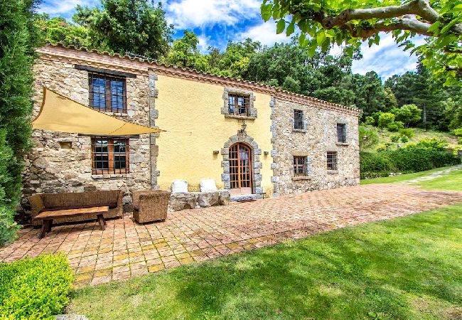 Villa en Sant Feliu de Buixalleu - Impresionante refugio de montaña en Costa Brava