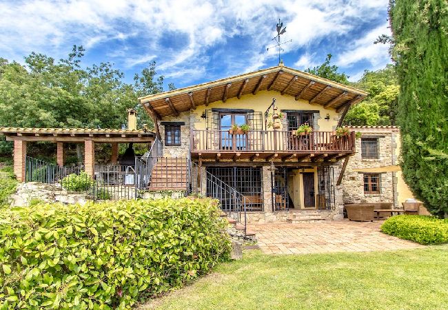 Villa en Sant Feliu de Buixalleu - Impresionante refugio de montaña en Costa Brava