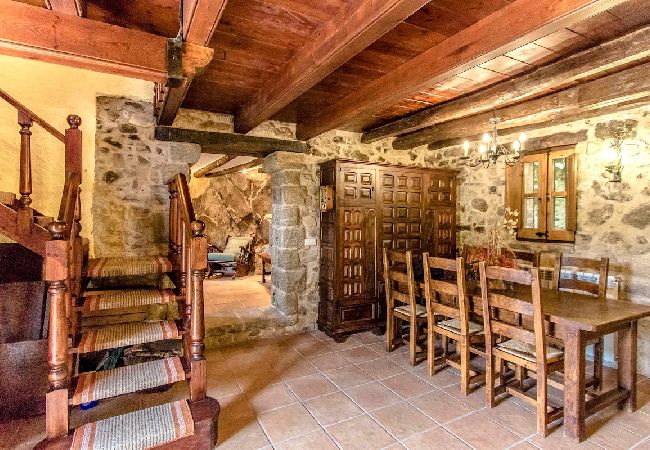 Villa en Sant Feliu de Buixalleu - Impresionante refugio de montaña en Costa Brava