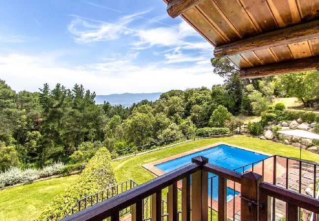 Villa en Sant Feliu de Buixalleu - Impresionante refugio de montaña en Costa Brava