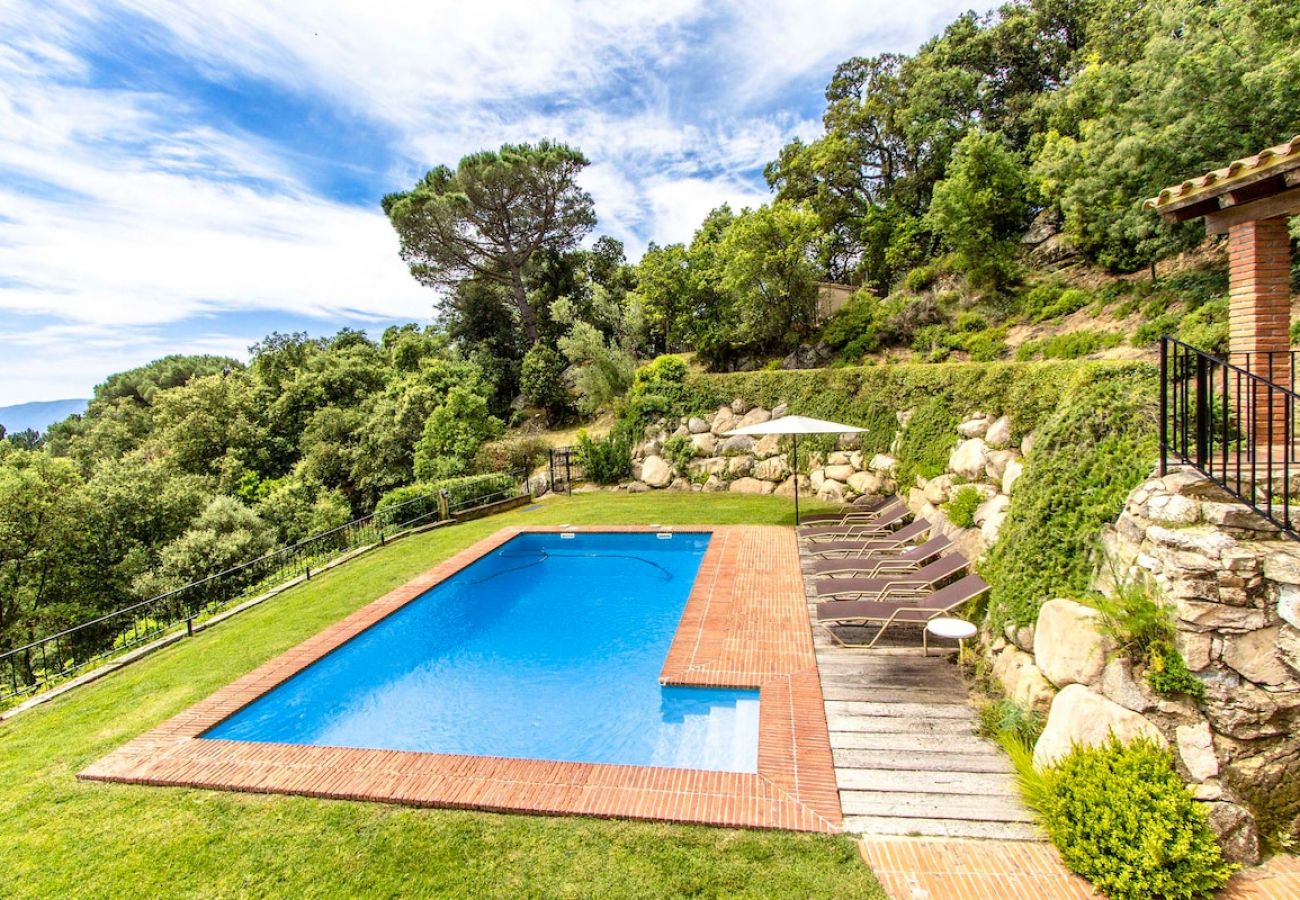 Villa en Sant Feliu de Buixalleu - Impresionante refugio de montaña en Costa Brava