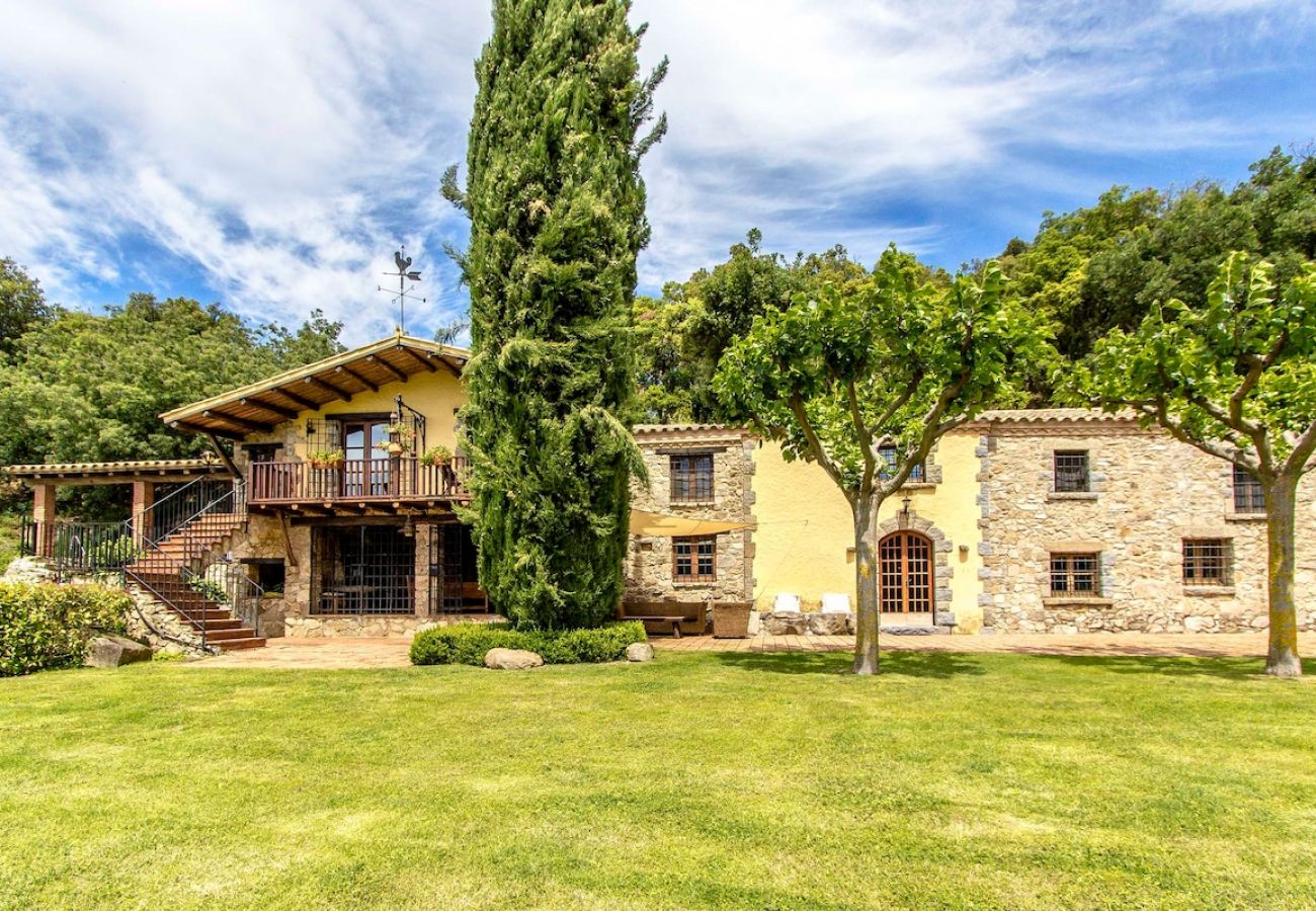 Villa en Sant Feliu de Buixalleu - Impresionante refugio de montaña en Costa Brava