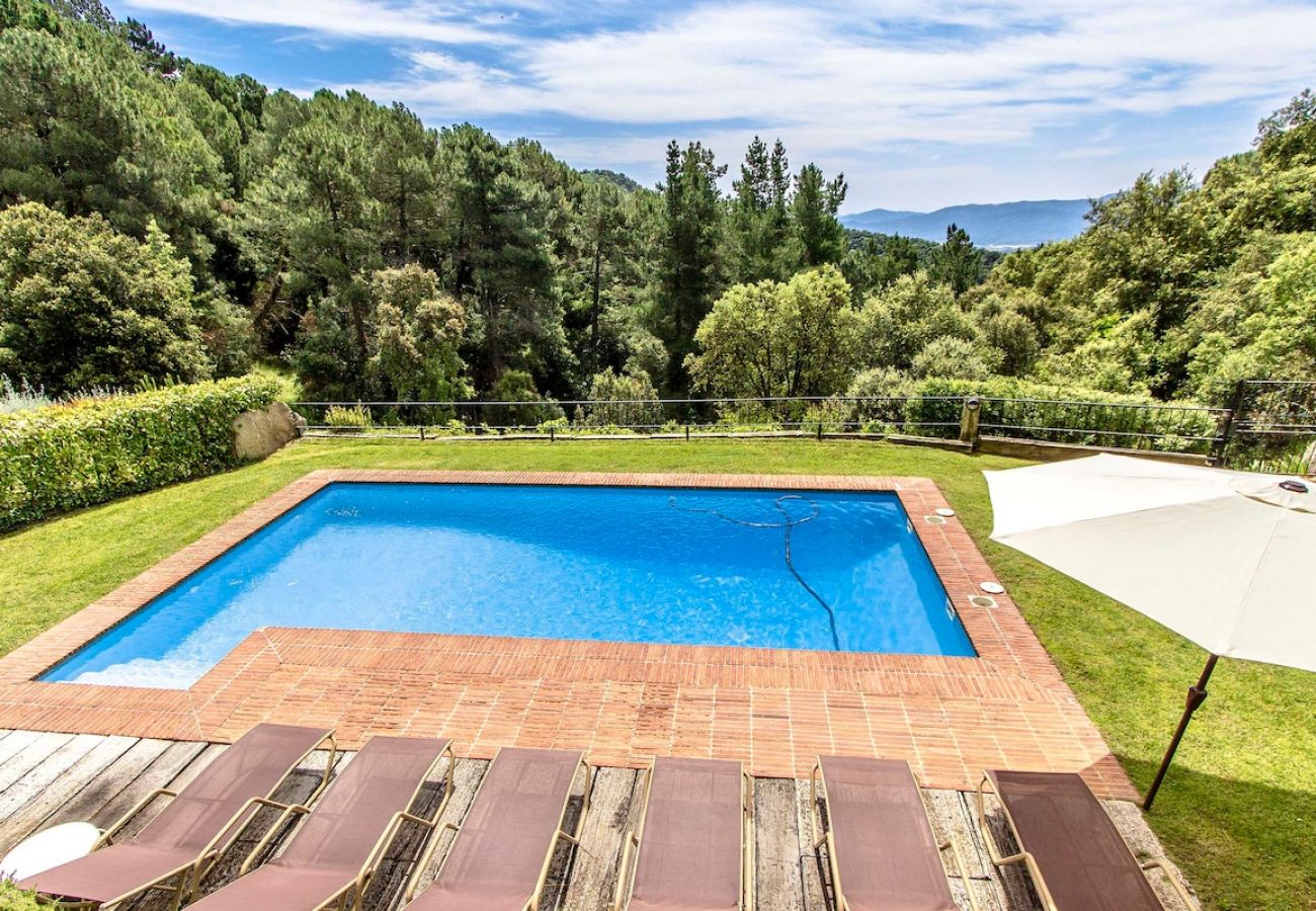 Villa en Sant Feliu de Buixalleu - Impresionante refugio de montaña en Costa Brava