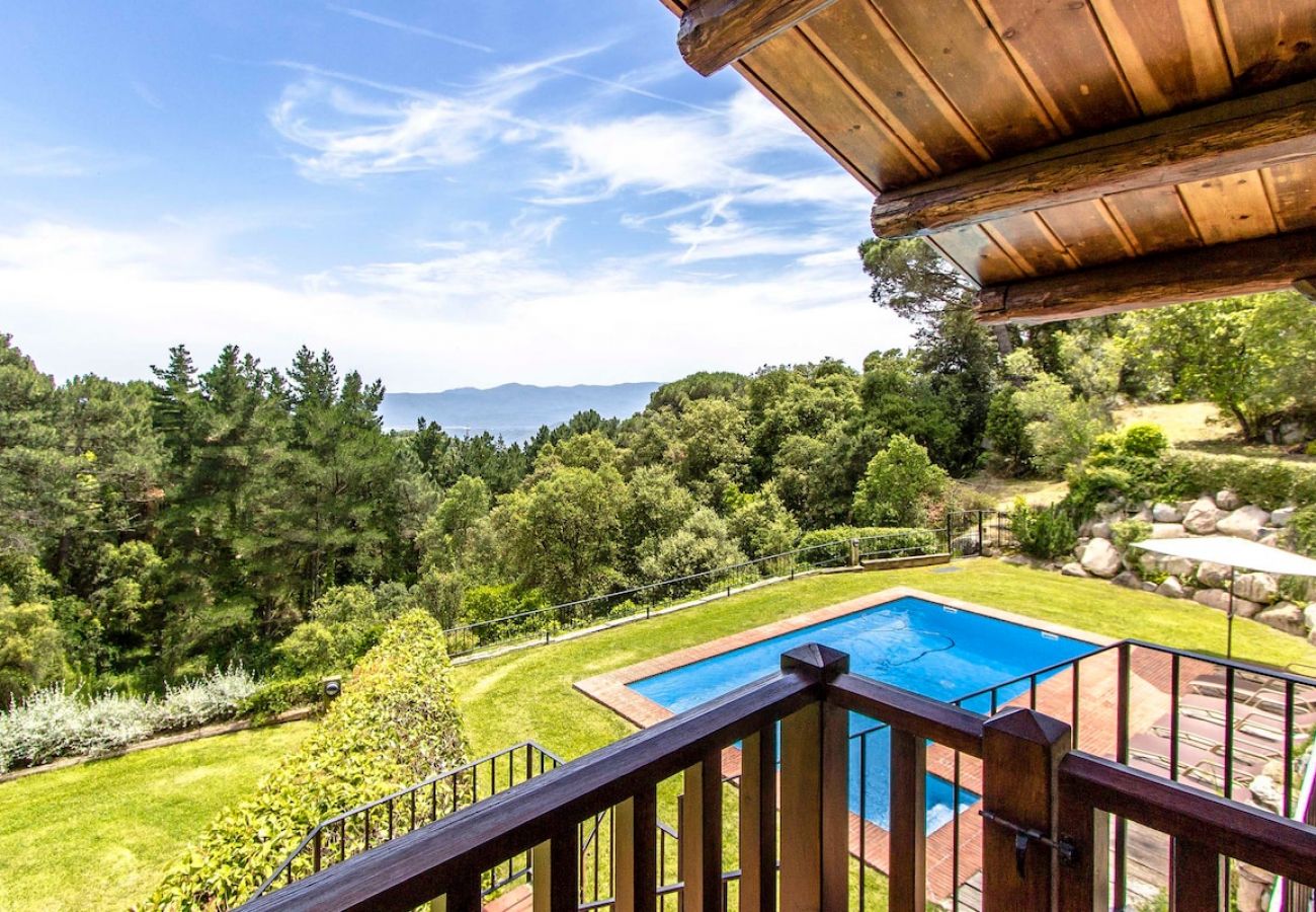 Villa en Sant Feliu de Buixalleu - Impresionante refugio de montaña en Costa Brava