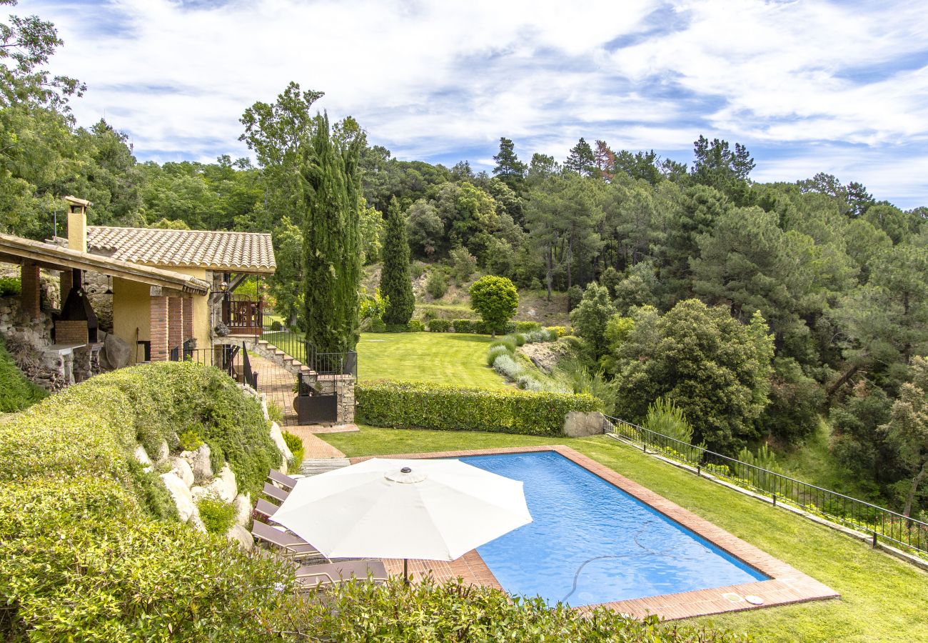 Villa en Sant Feliu de Buixalleu - Impresionante refugio de montaña en Costa Brava