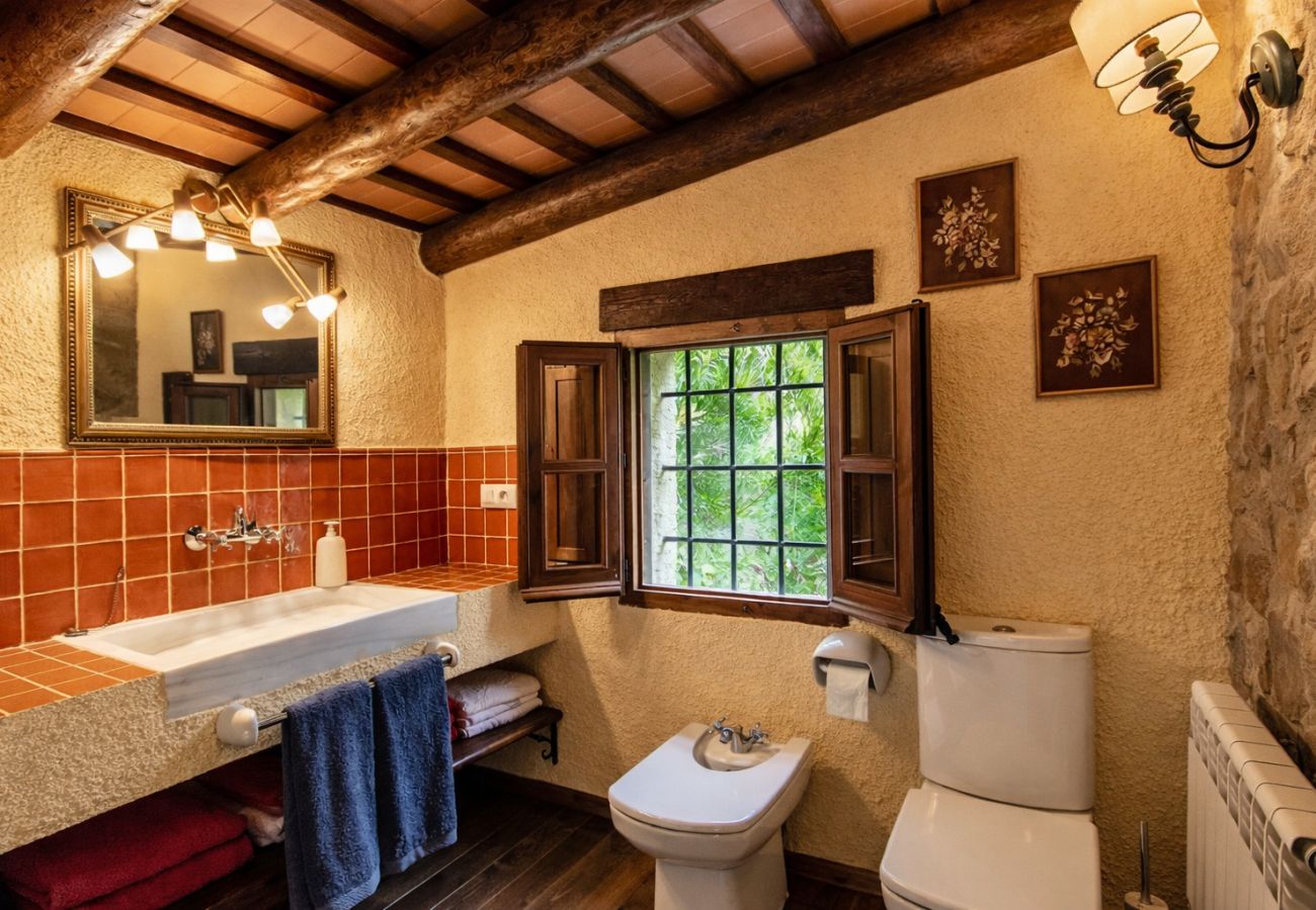 Villa en Sant Feliu de Buixalleu - Impresionante refugio de montaña en Costa Brava