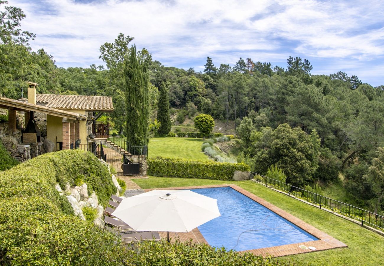 Villa en Sant Feliu de Buixalleu - Impresionante refugio de montaña en Costa Brava