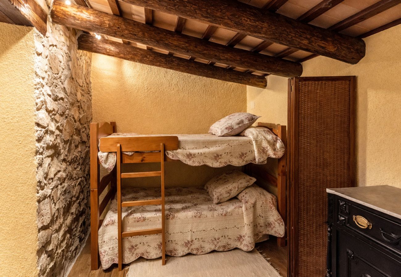 Villa en Sant Feliu de Buixalleu - Impresionante refugio de montaña en Costa Brava