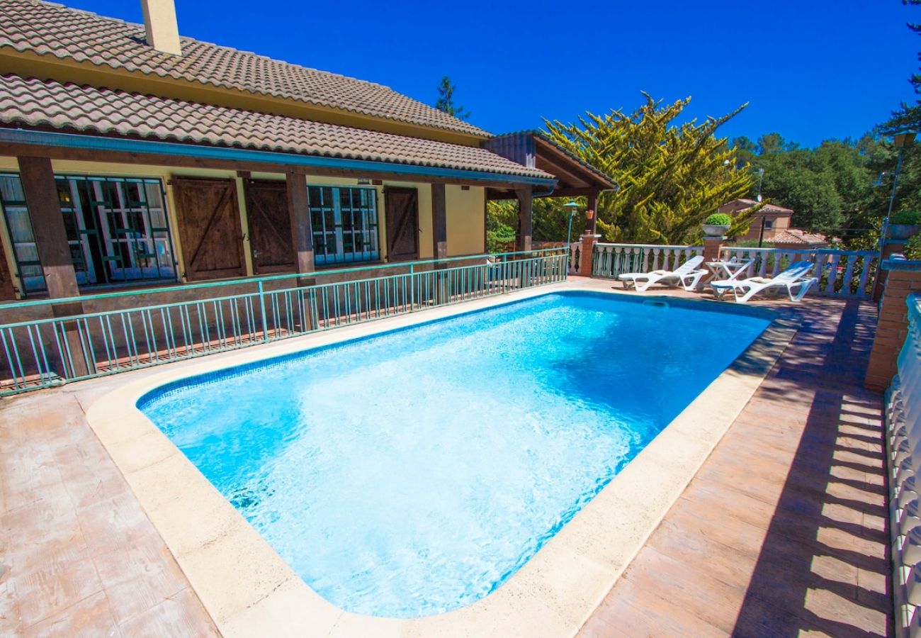 Villa en Santa Coloma de Farners - Villa en Costa Brava con piscina privada y jardín