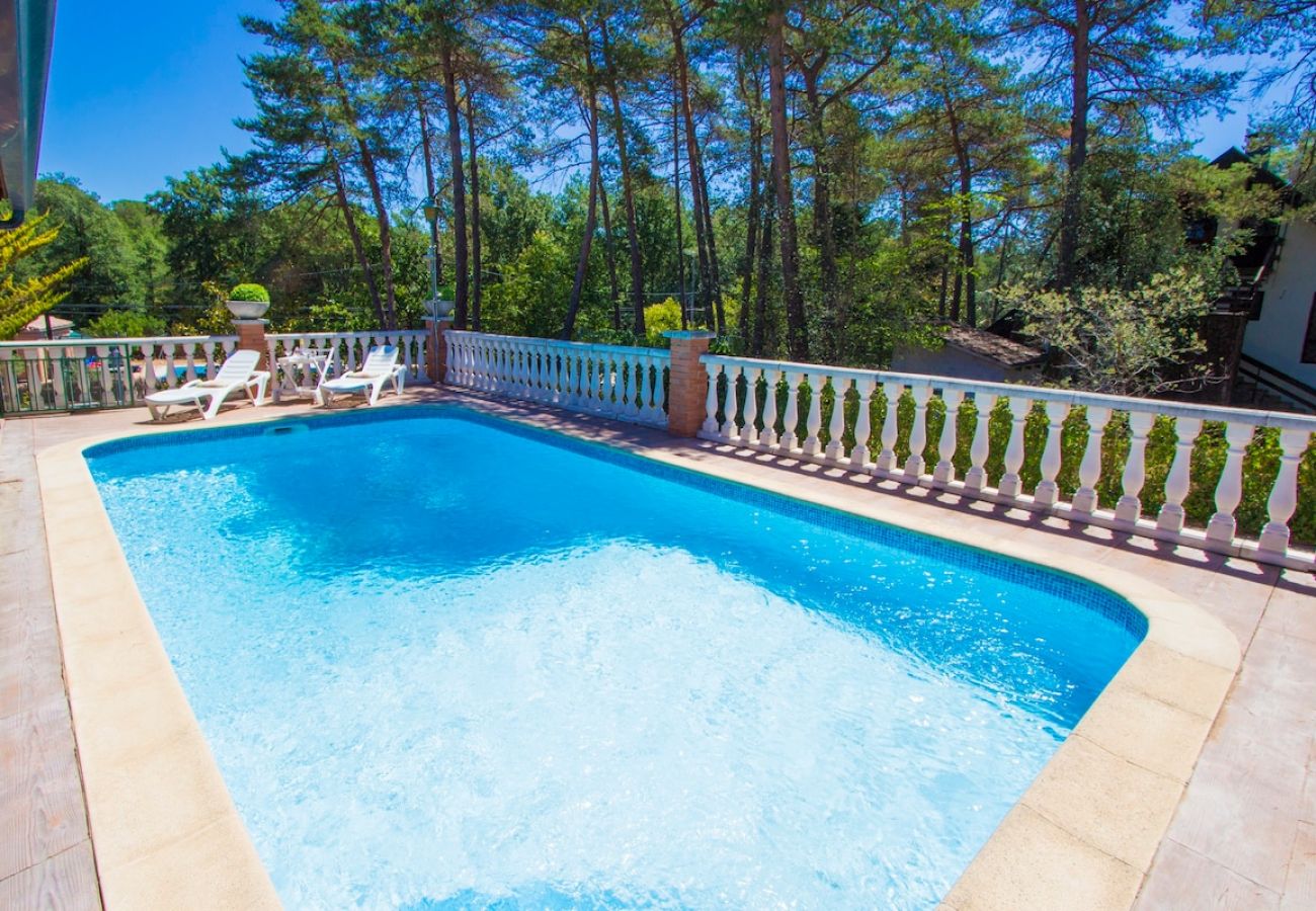 Villa en Santa Coloma de Farners - Villa en Costa Brava con piscina privada y jardín