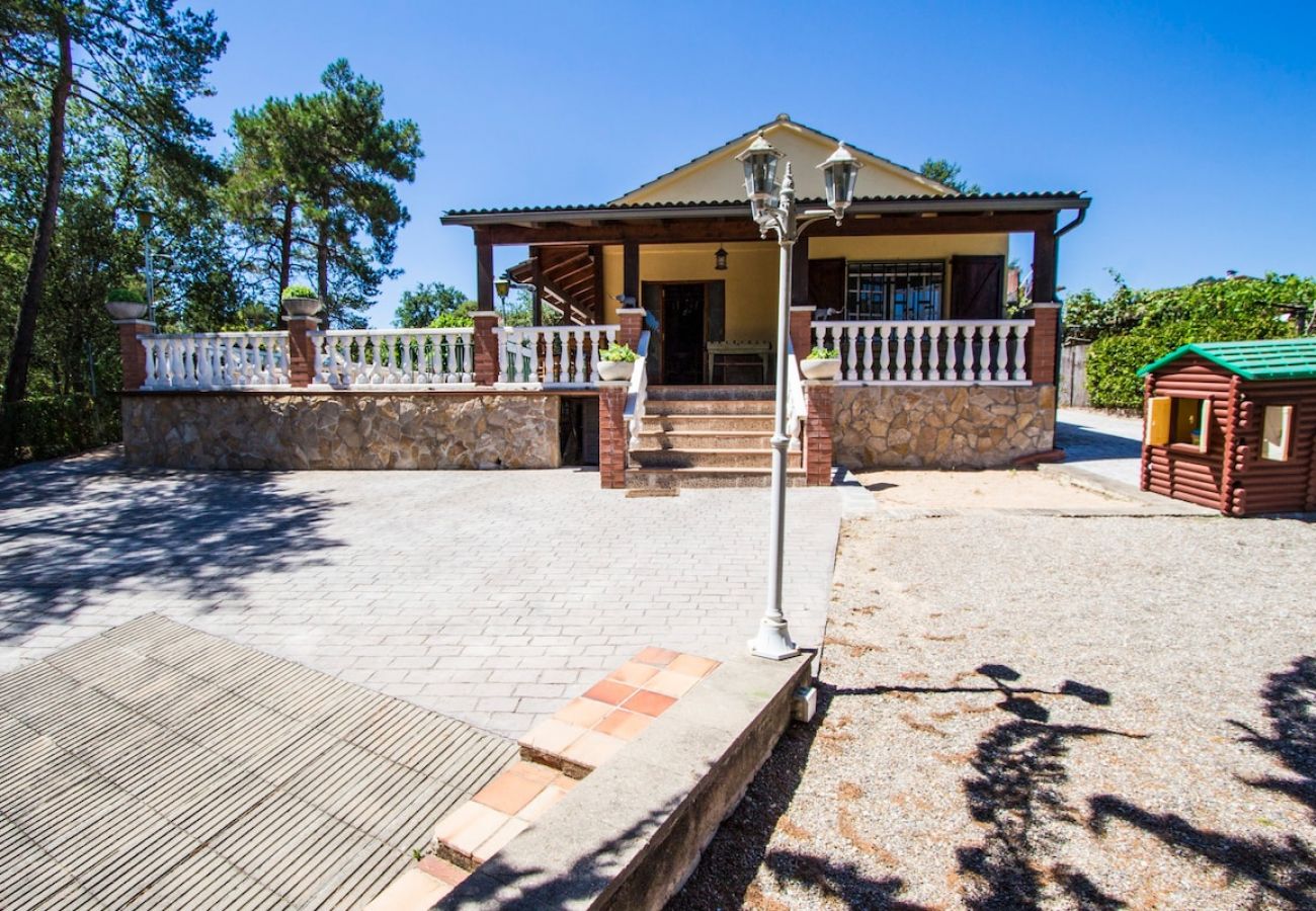 Villa en Santa Coloma de Farners - Villa en Costa Brava con piscina privada y jardín