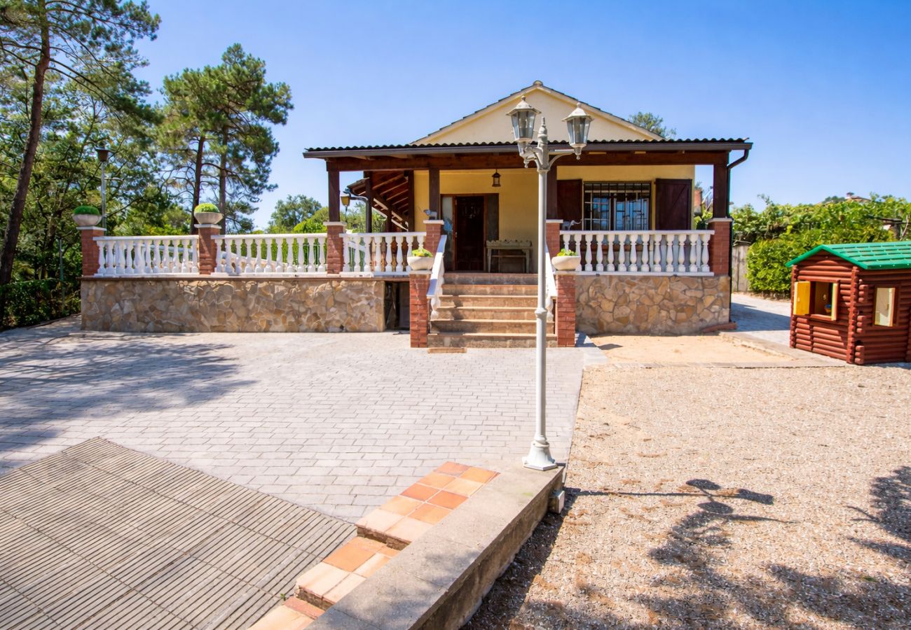 Villa en Santa Coloma de Farners - Villa en Costa Brava con piscina privada y jardín