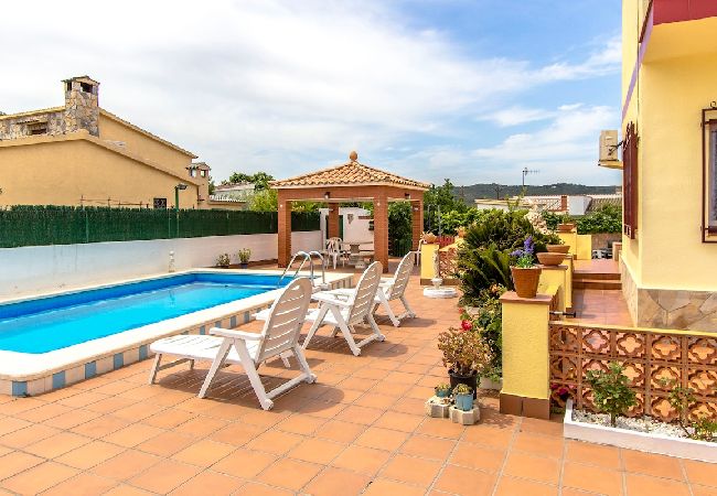 Villa en La Bisbal del Penedés - Escapada a la Costa Dorada con piscina privada