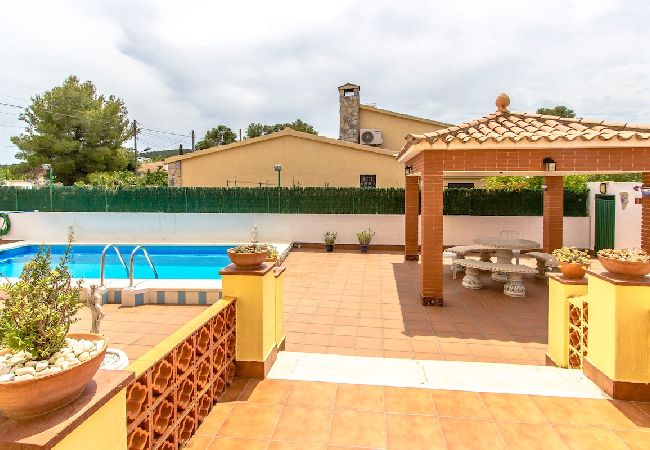 Villa en La Bisbal del Penedés - Escapada a la Costa Dorada con piscina privada