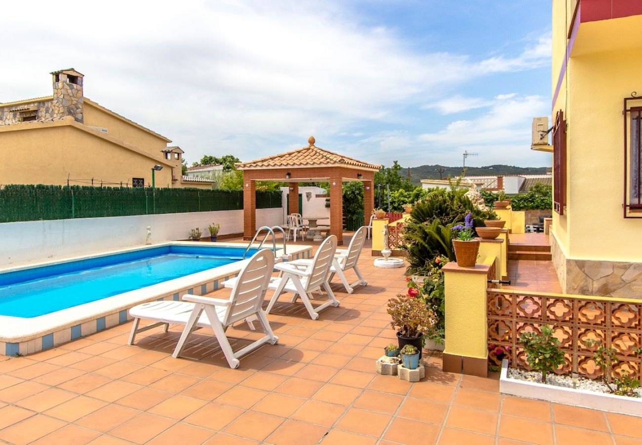 Villa en La Bisbal del Penedés - Escapada a la Costa Dorada con piscina privada