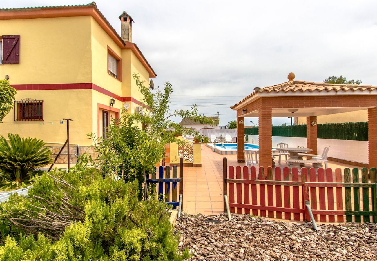 Villa en La Bisbal del Penedés - Escapada a la Costa Dorada con piscina privada