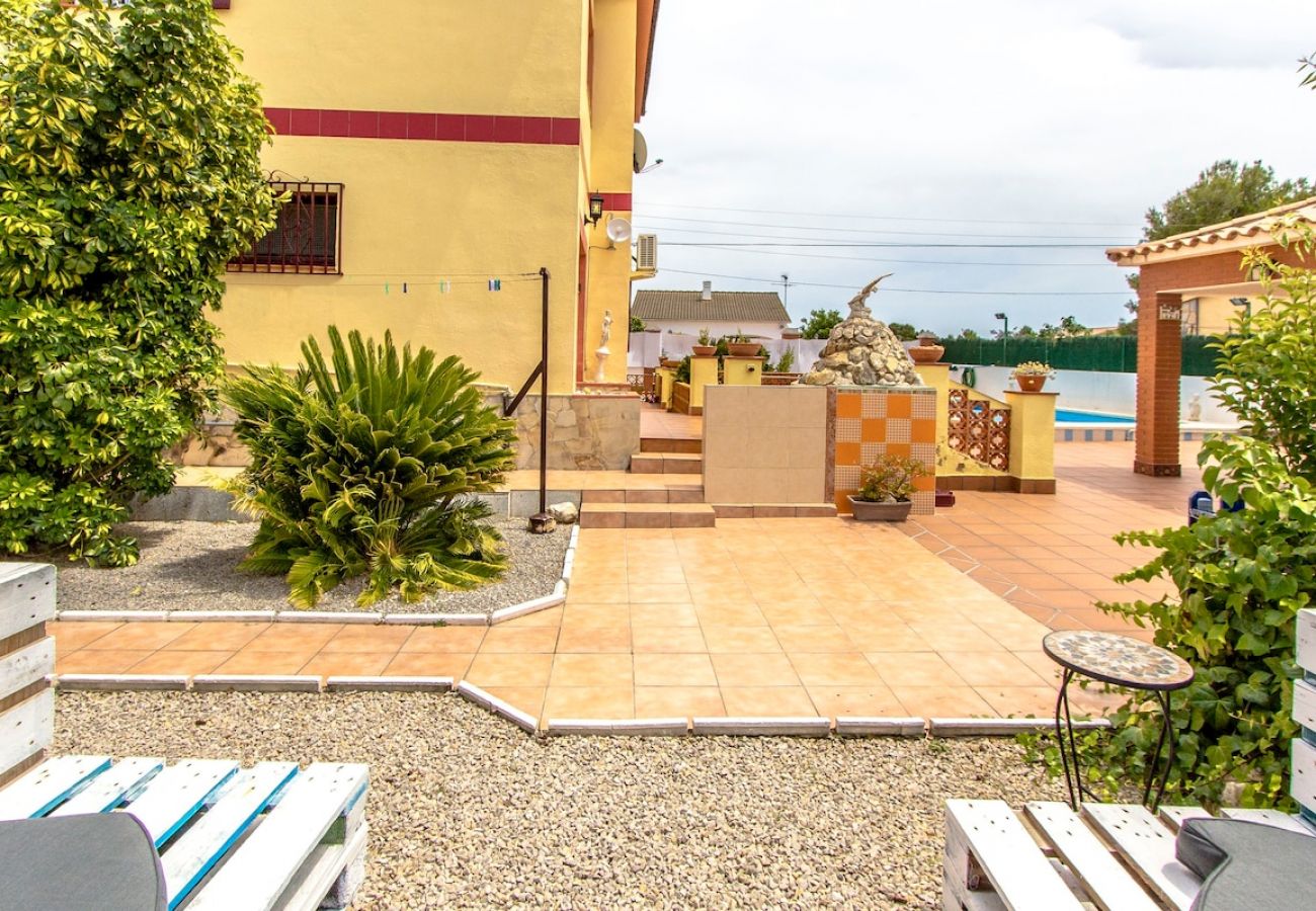 Villa en La Bisbal del Penedés - Escapada a la Costa Dorada con piscina privada