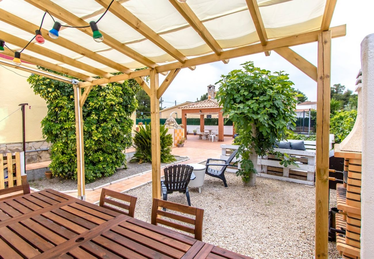 Villa en La Bisbal del Penedés - Escapada a la Costa Dorada con piscina privada
