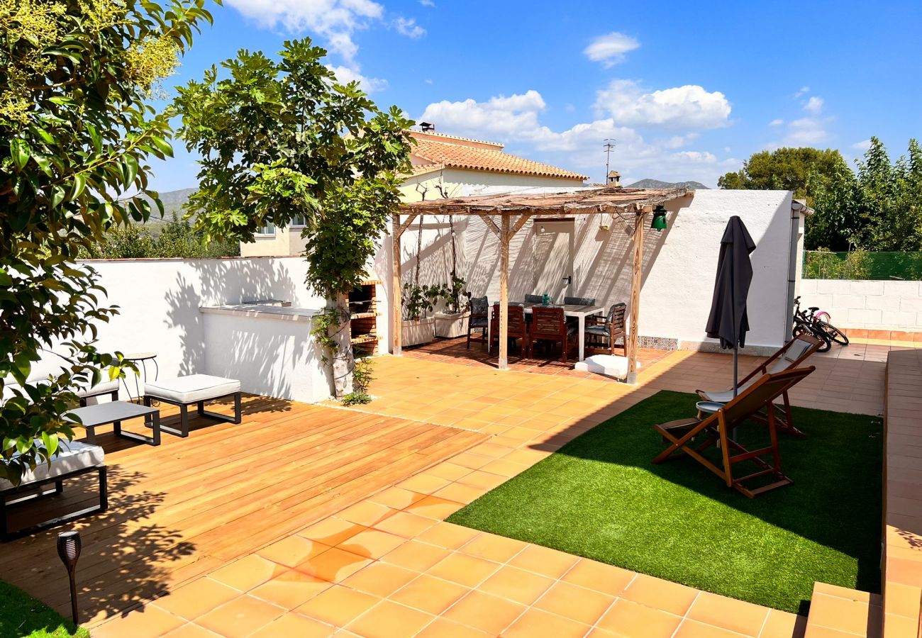 Villa en La Bisbal del Penedés - Escapada a la Costa Dorada con piscina privada