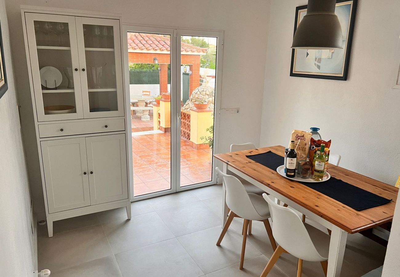 Villa en La Bisbal del Penedés - Escapada a la Costa Dorada con piscina privada