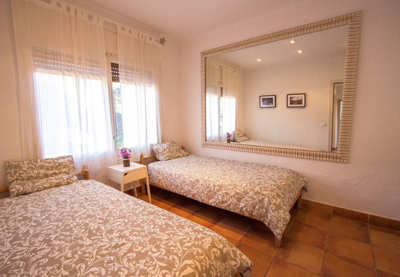 Villa en Sant Cebrià de Vallalta -  ¡Sofisticada elegancia y vistas cerca de BCN!