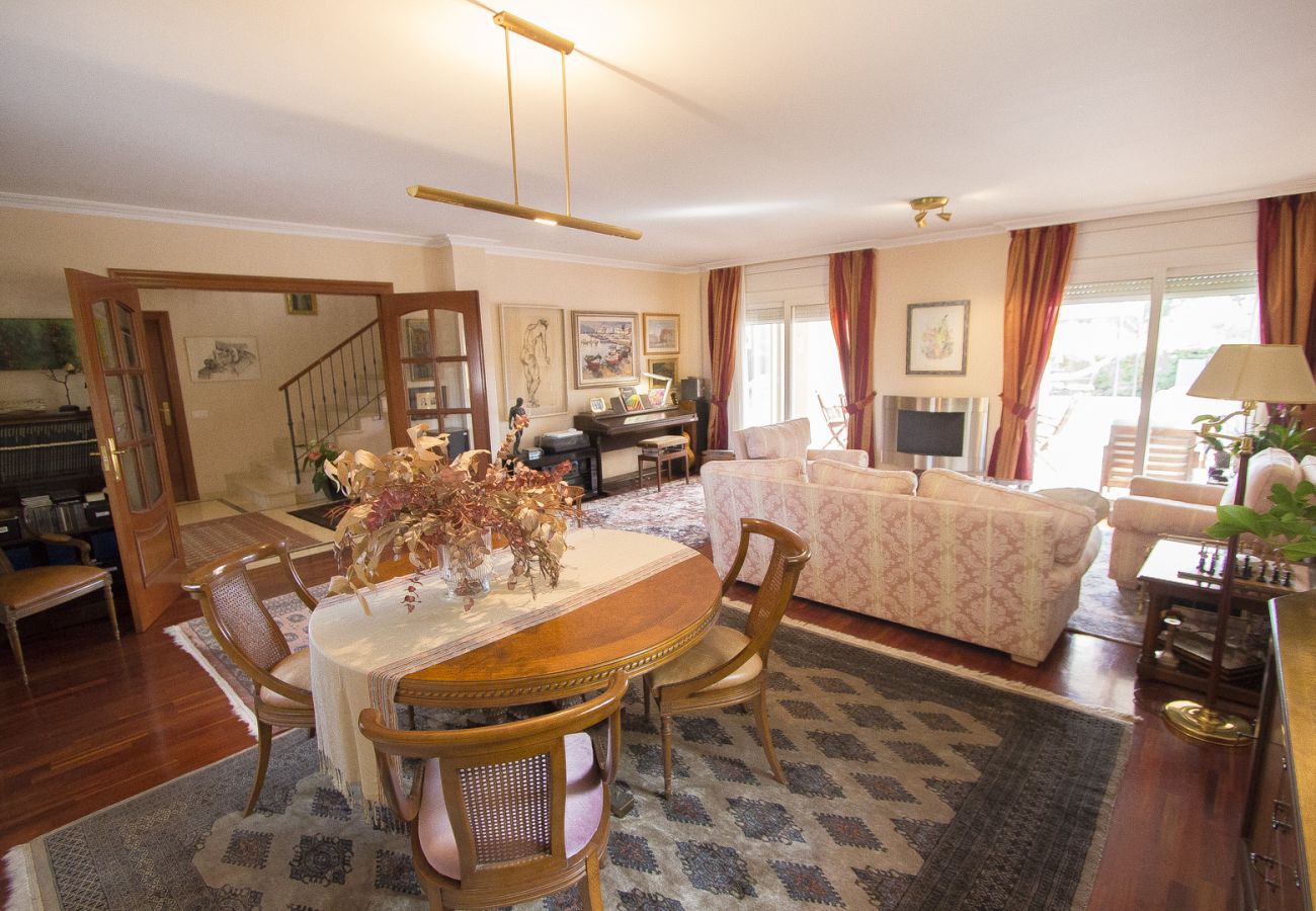 Villa en Reus - Villa Reus: Port Aventura, Golf y Costa Dorada